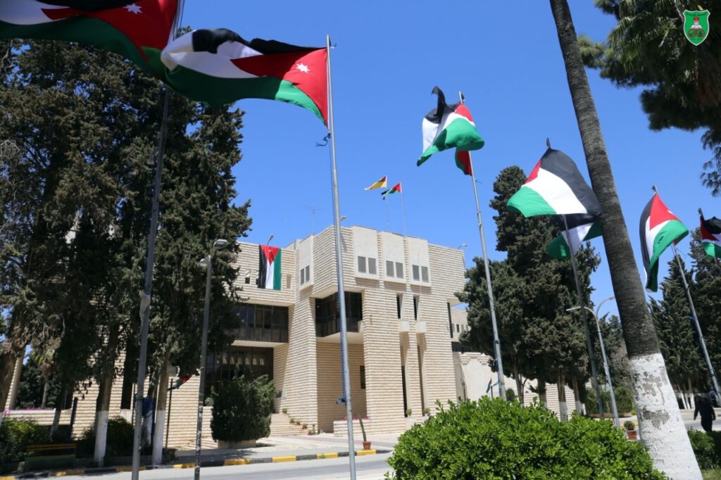 تخصصات الجامعات الأردنية الفرع الادبي 2023 نسب القبول