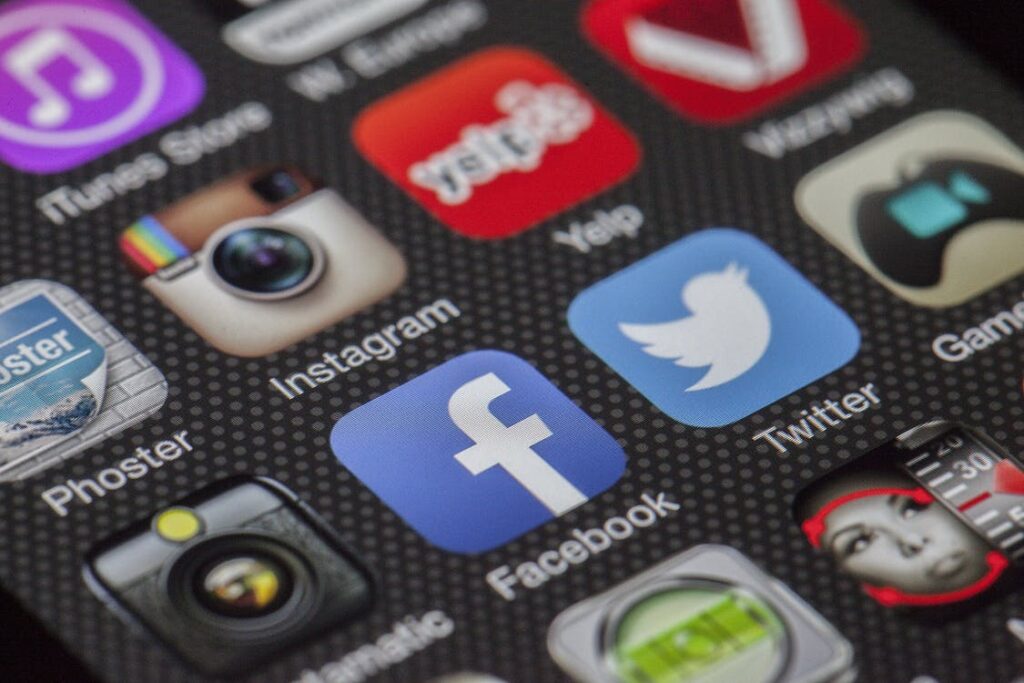 ما أهمية مواقع التواصل الاجتماعي بحث