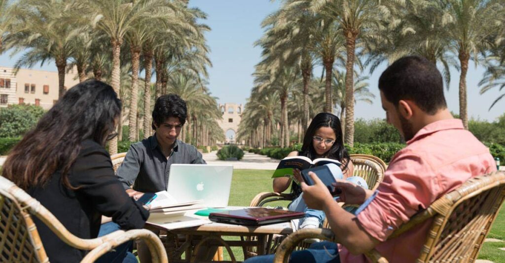 تخصصات جامعة اليرموك ومعدلات القبول 2022