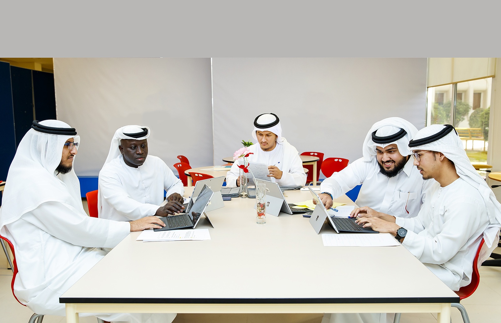 رواتب جامعة محمد بن زايد للعلوم الإنسانية