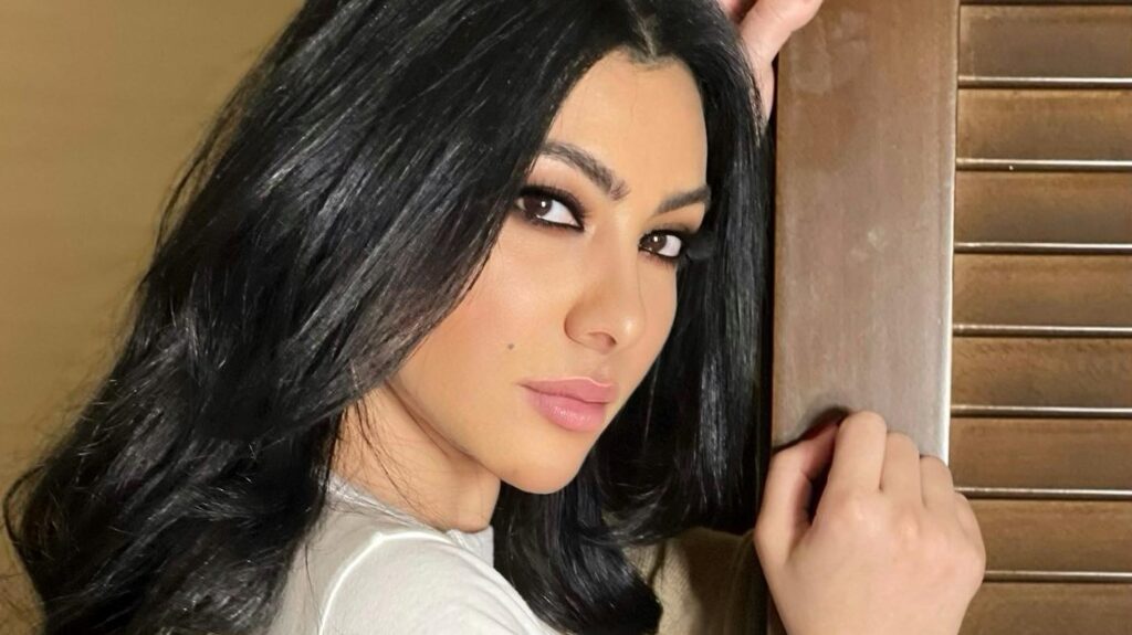 فضحية صور ميرهان حسين على البحر