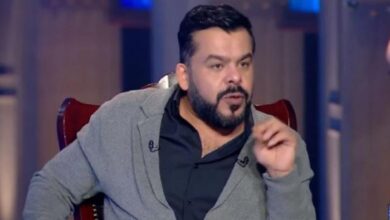 ديانة الفنان منذر رياحنة وزوجته عمره
