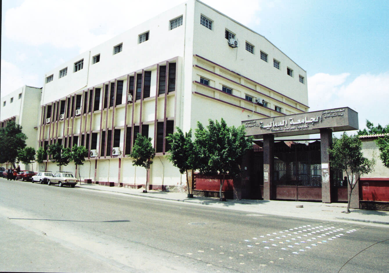 هل الجامعة العمالية سنتين ولا أربعة 2022