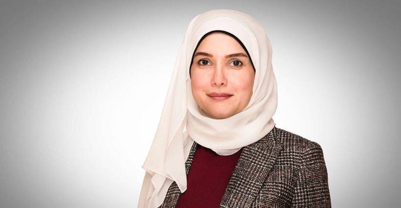 كم عمر جنان بوشهري وزير دولة شؤون الاسكان