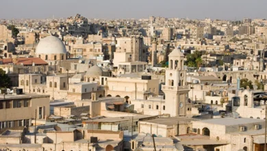 اكتب فقرة موظفا الكلمات الاتية حلب القلعة جامعة اسواق صناعة النسيج ثقافة