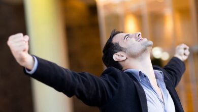 حل لغز شجره من الاشجار الحيه ولاكنها لاتثمر ابدا فما اسمها