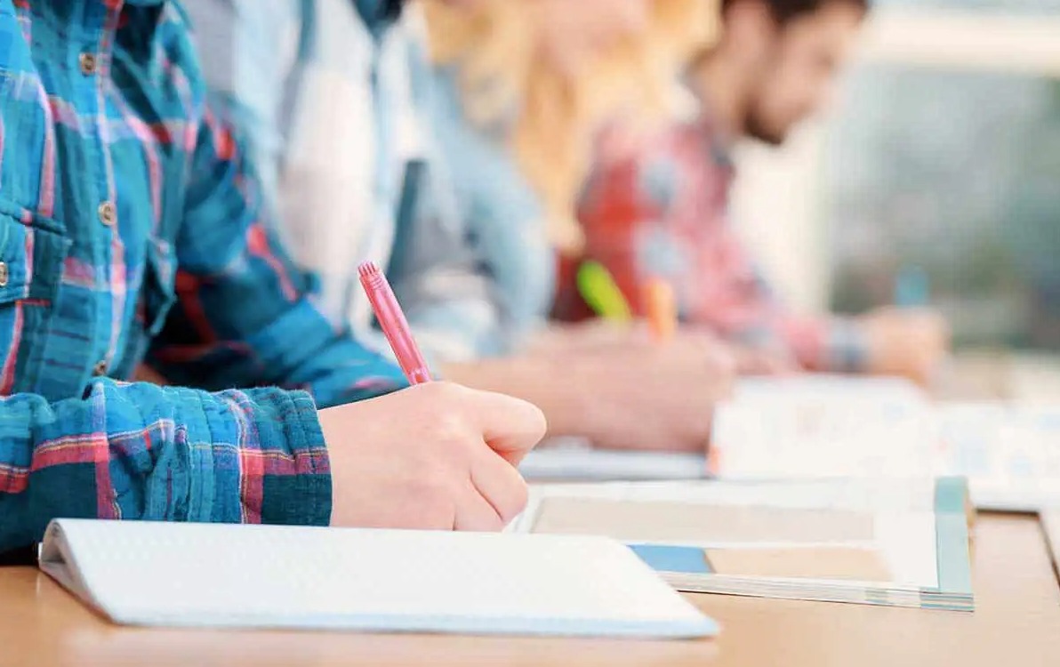 تفسير حلم شخص يساعدني في الامتحان ابن سيرين للعزباء