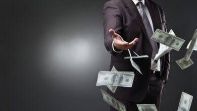 كم ثروة أغنى رجل في العالم 2023