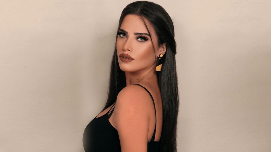 ما هي ديانة سارة زكريا وما جنسيتها