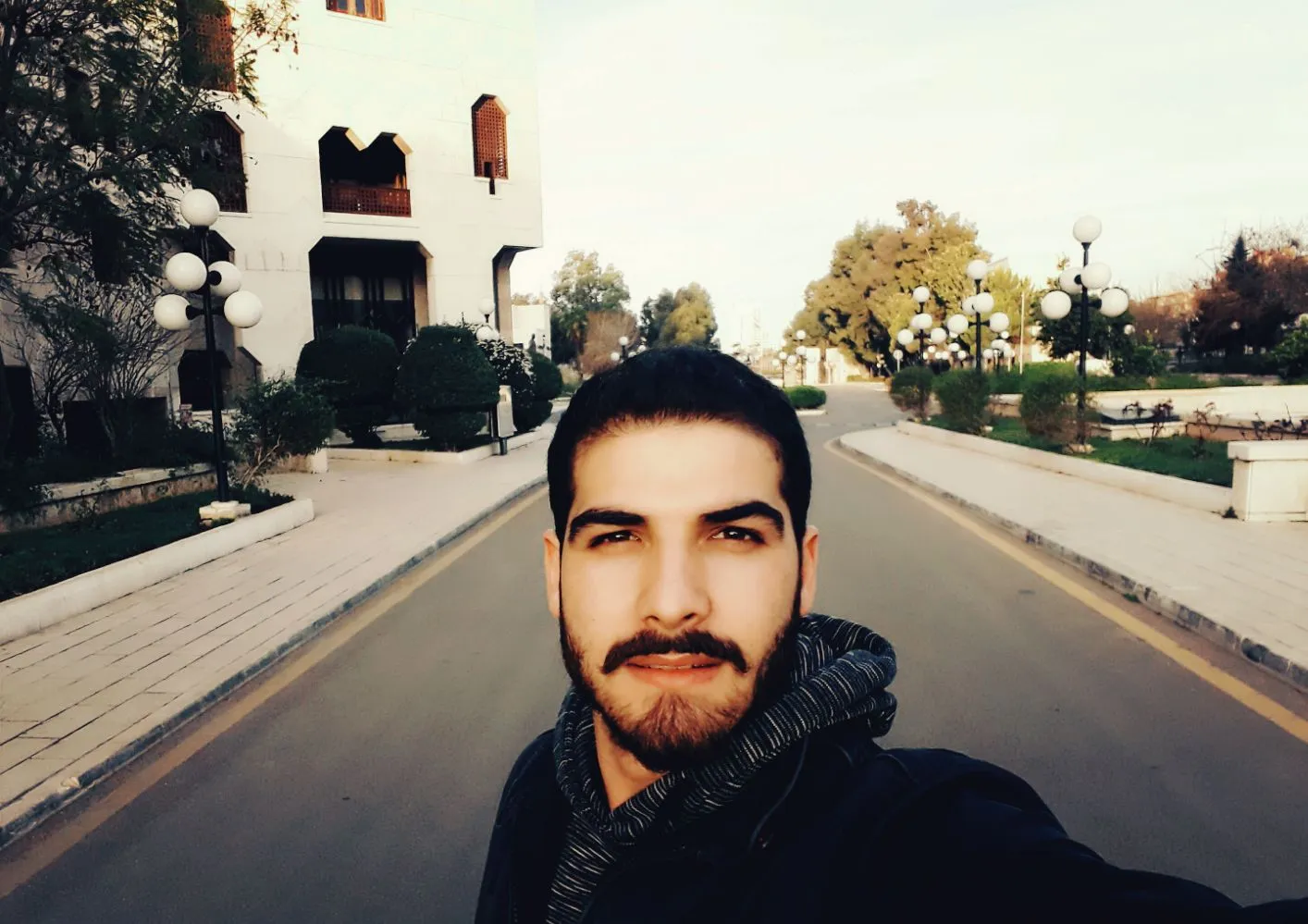 من هي زوجة حسن خليل وما ديانته