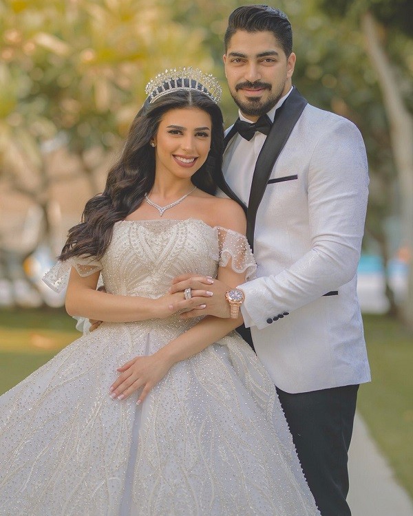 صور زوجة مينا عطا قبل وبعد التجميل