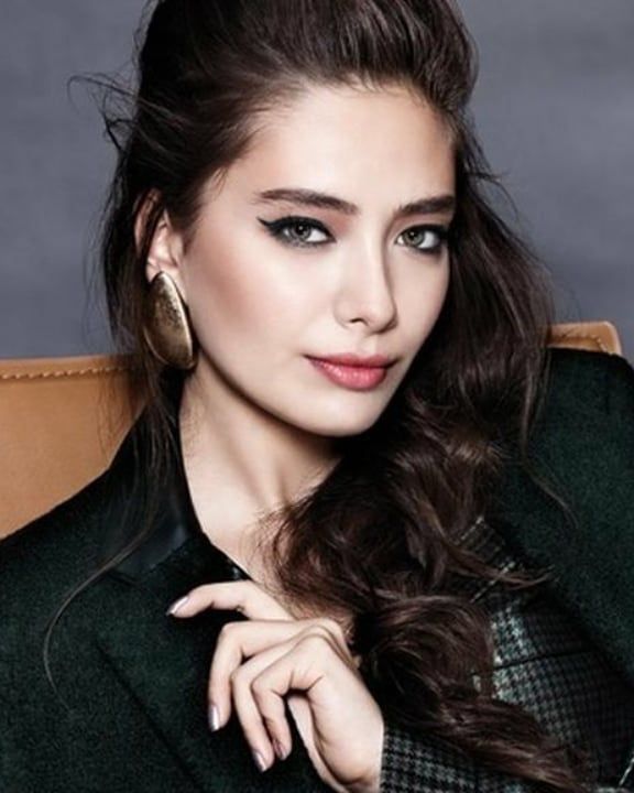 كم عمر نسليهان اتاغول حسابها على انستقرام