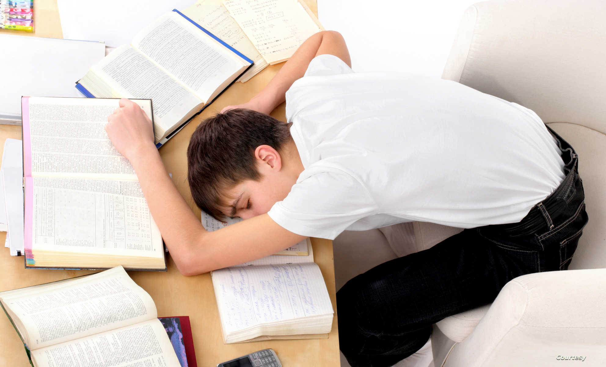 Подготовка к экзаменам картинки. Стресс у студентов. Подготовка студента к экзамену. Большинство школьников ответственно готовятся к экзаменам. Экзаменационный стресс.