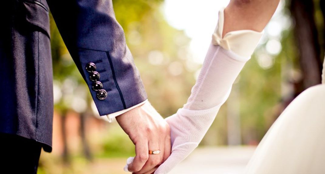 تفسير حلم زواج المتزوجة من زوجها في المنام لابن سيرين