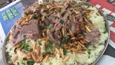 تفسير حلم رؤية أكل الأرز واللحم المطبوخ في المنام